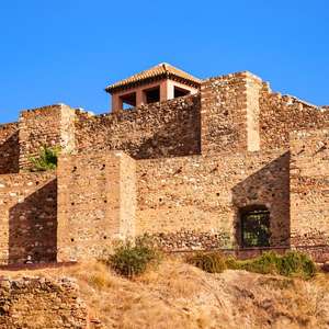 Visita Málaga desde un autobús panorámico con paradas libres – Explora monumentos y atracciones en 2025 Súbete al autobús de dos pisos en Málaga, España – Descubre monumentos, atracciones y rincones secretos con un tour turístico en autobús en 2025