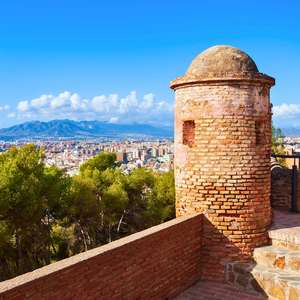 Descubre Málaga con los tours en autobús turístico – Visita a medida en 2025 Explora Málaga a tu ritmo con los tours en autobús con paradas libres – Vistas panorámicas, guías de audio y paradas ilimitadas en 2025